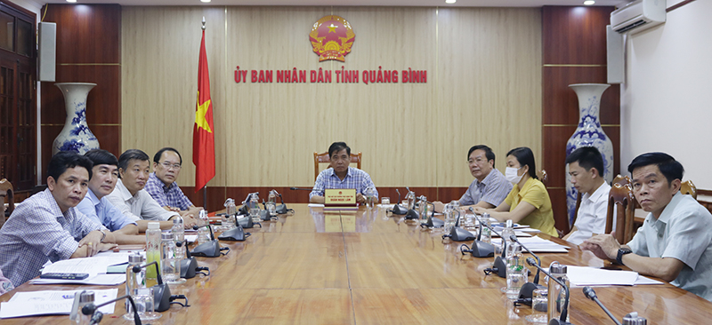 Đồng chí Đoàn Ngọc Lâm, Ủy viên Ban Thường vụ Tỉnh ủy, Phó Chủ tịch Thường trực UBND tỉnh chủ trì hội nghị tại điểm cầu tỉnh Quảng Bình.