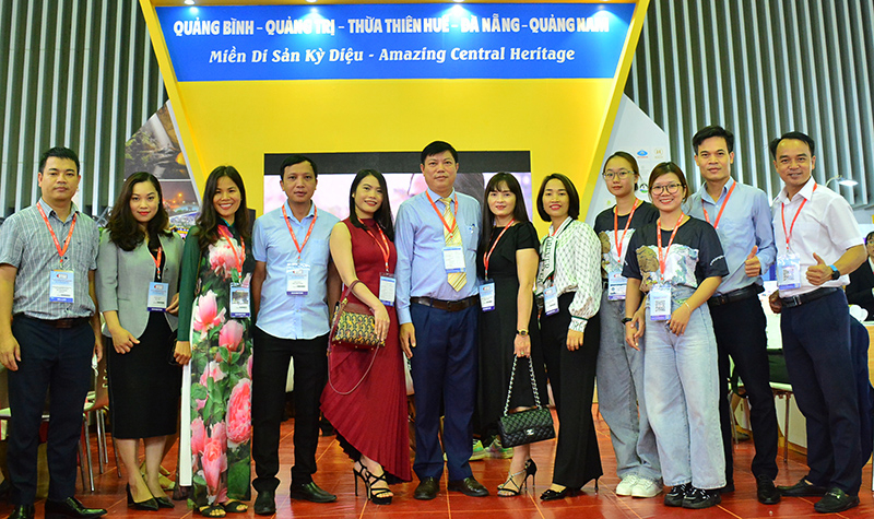 Các đơn vị du lịch Quảng Bình tham gia hội chợ.
