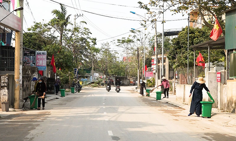 Thùng rác được đặt gọn gàng, tạo nên nhiều tuyến đường sạch, đẹp ở các khu dân cư.