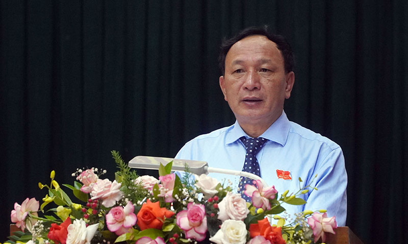 Đồng chí  Phó Bí thư Thường trực Tỉnh ủy, Chủ tịch HĐND tỉnh phát biểu tại kỳ họp