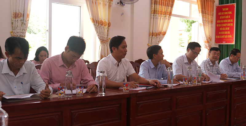 Các đại biểu tham dự buổi làm việc.