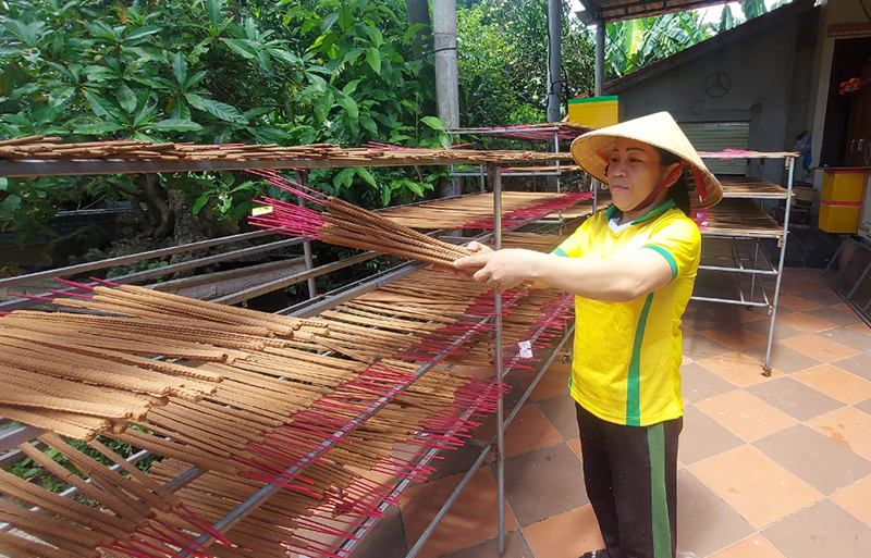 Cơ sở hương Làng Vạn hiện có 11 loại sản phẩm đã được cấp mã số, mã vạch và được bảo vệ thương hiệu.