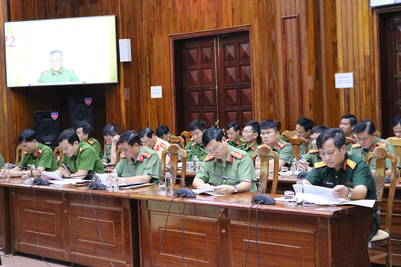 Các đại biểu tham dự hội nghị tại điểm cầu Quảng Bình. 