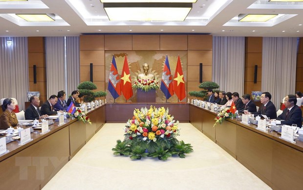 Chủ tịch Quốc hội Vương Đình Huệ hội đàm với Chủ tịch Quốc hội Campuchia Samdech Heng Samrin.  (Ảnh: Doãn Tấn/TTXVN)