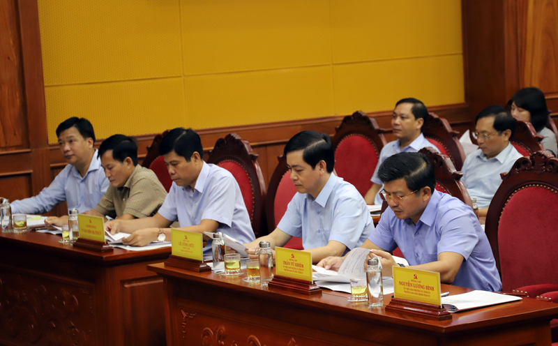 Các đồng chí lãnh đạo tỉnh tham dự hội nghị