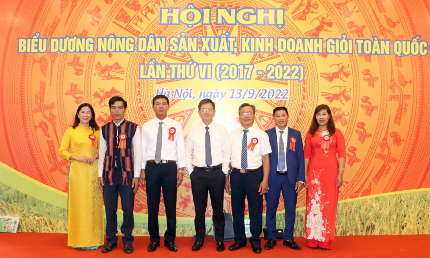 Đoàn đại biểu tham dự hội nghị biểu dương nông dân sản xuất, kinh doanh giỏi toàn quốc lần thứ 6, năm 2022