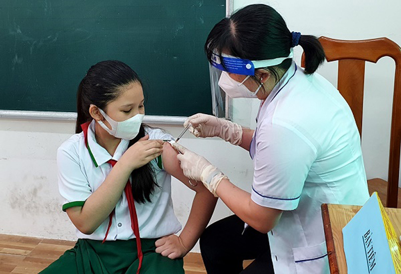 Tiêm vaccine là biện pháp chiến lược quan trọng nhất, quyết định trong phòng, chống dịch COVID-19