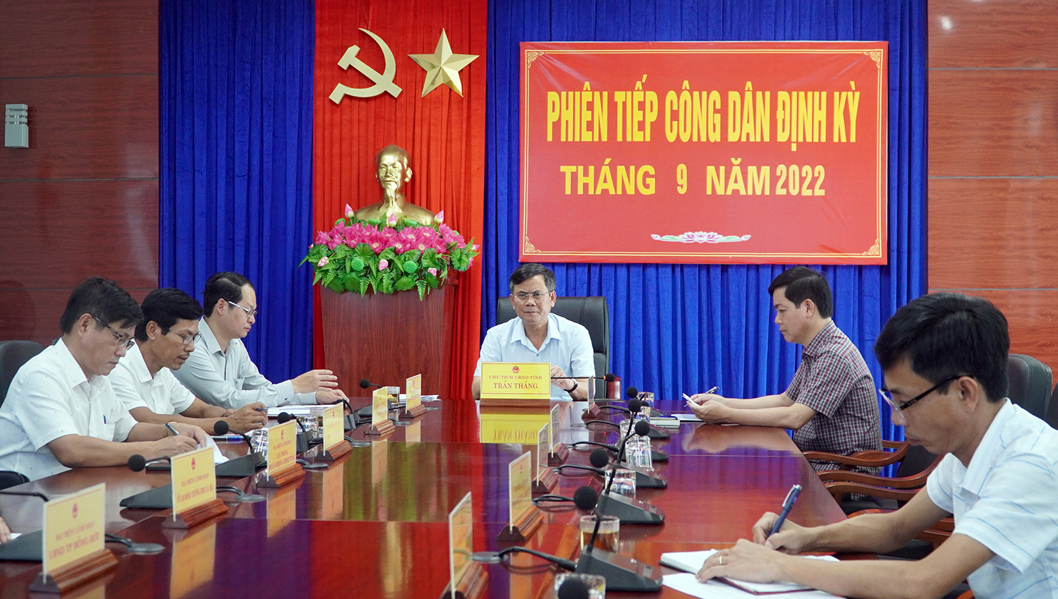 Đồng chí Chủ tịch UBND tỉnh Trần Thắng tiếp và đối thoại với dân