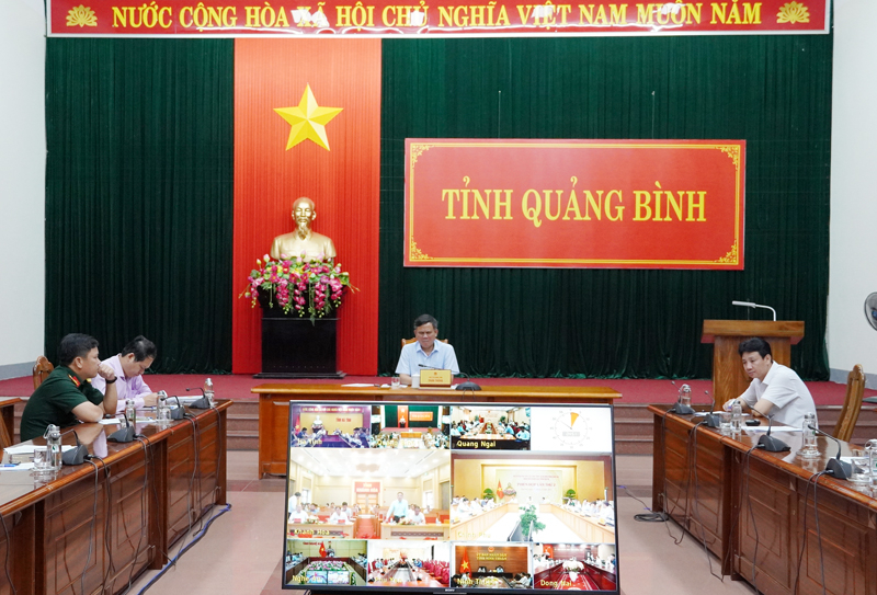 Đồng chí Chủ tịch UBND tỉnh Trần Thắng dự phiên họp tại điểm cầu tỉnh Quảng Bình.