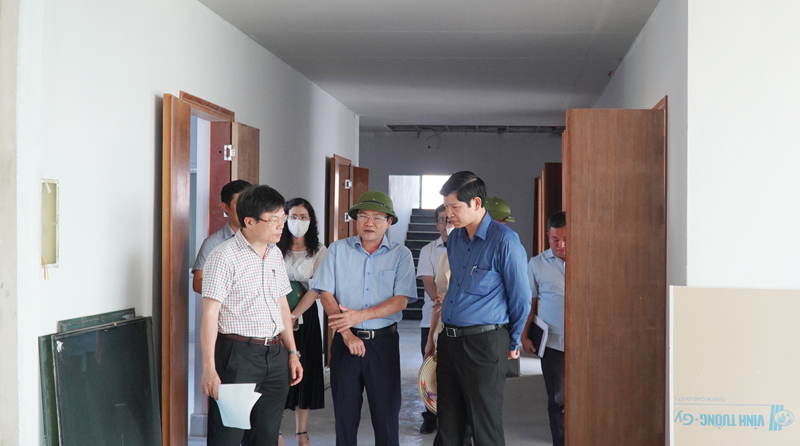 Đồng chí Phó Chủ tịch UBND tỉnh Hồ An Phong kiểm tra thực địa dự án Trung tâm TT-GDSK tỉnh.