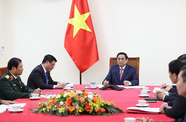 Thủ tướng Phạm Minh Chính điện đàm với Thủ tướng Trung Quốc Lý Khắc Cường. (Ảnh: Dương Giang/TTXVN)