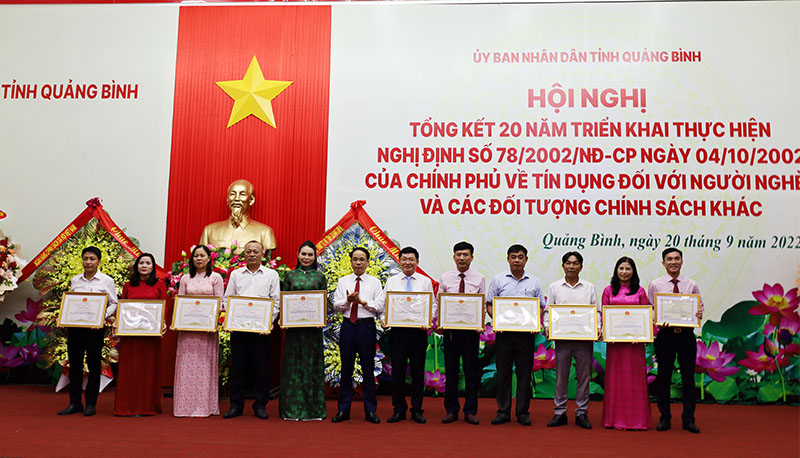 Các tập thể được nhận bằng khen của UBND tỉnh vì đã có thành tích xuất sắc trong việc thực hiện Nghị định 78/2002/ND-CP