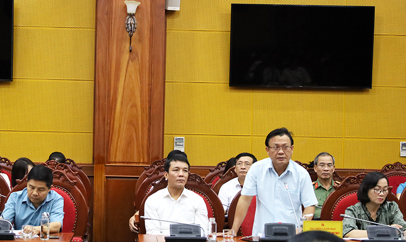   Đại biểu tham luận tại hội nghị.