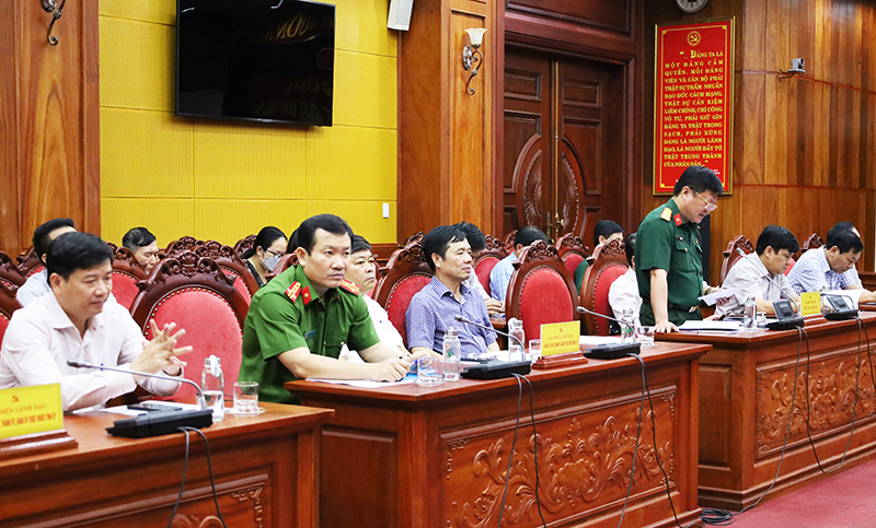  Đại biểu tham luận tại hội nghị.