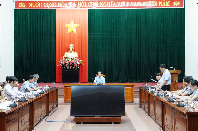 Đại diện đơn vị chủ đầu tư dự án báo cáo tiến độ thực hiện.