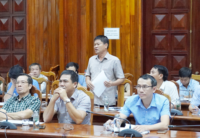 đại diện các doanh nghiệp , trang trại nuôi trồng thủy sản phát biểu tại buổi làm việc.