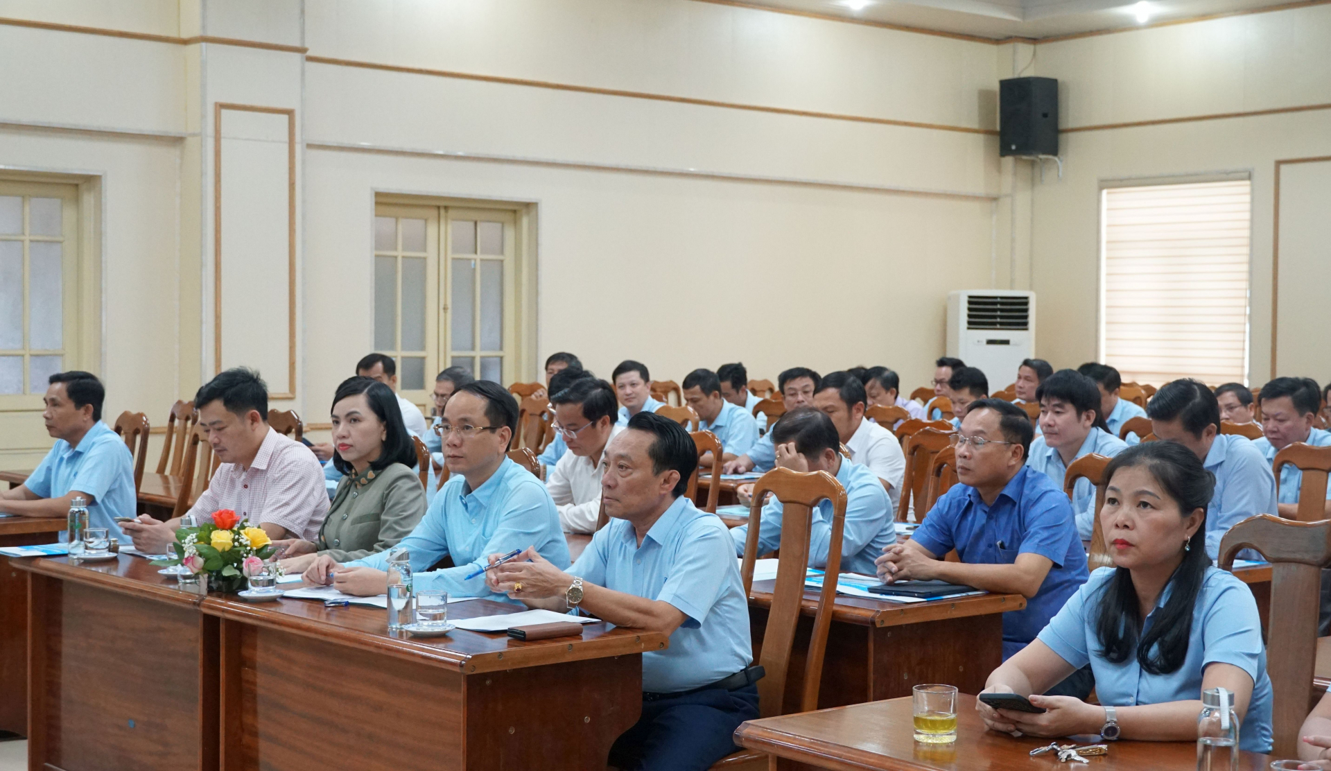 Các đại biểu tham dự hội nghị.