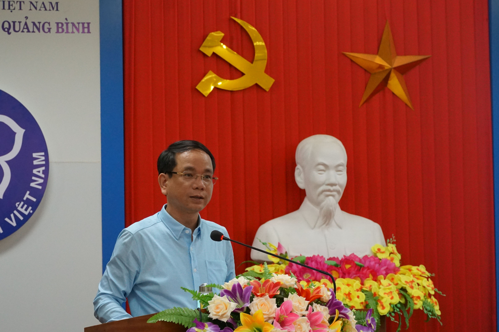 Đồng chí Phó Chủ tịch UBND tỉnh Phan Mạnh Hùng phát biểu tại hội nghị.