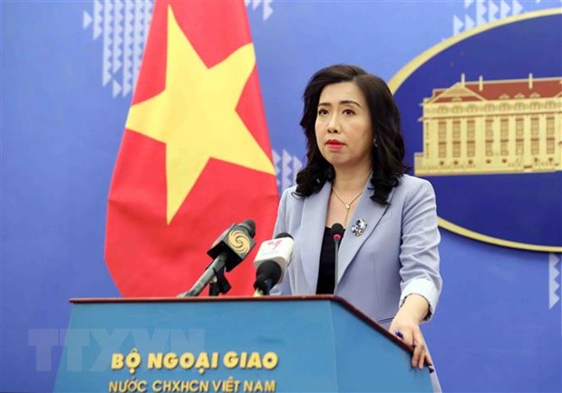 Người phát ngôn Bộ Ngoại giao Lê Thị Thu Hằng trả lời câu hỏi của phóng viên các cơ quan thông tấn, báo chí trong nước và quốc tế. (Ảnh: Phạm Kiên/TTXVN)