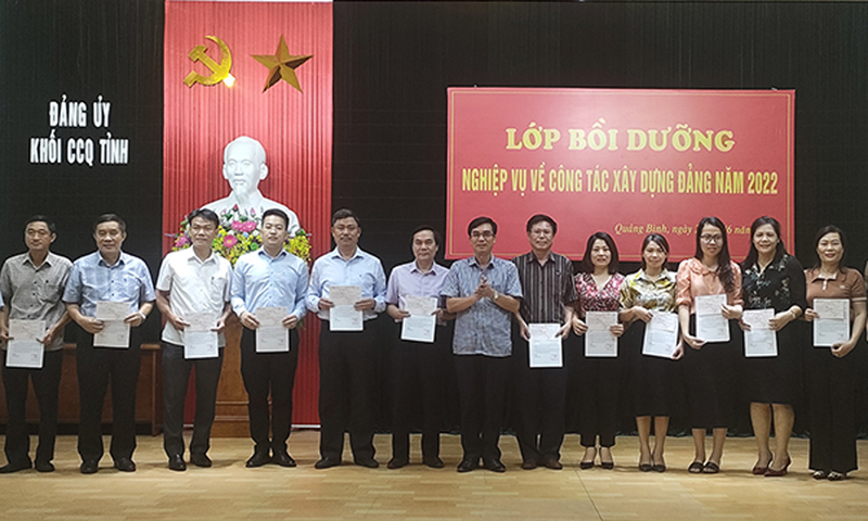 Các lớp tập huấn, bồi dưỡng về công tác xây dựng Đảng được tổ chức thường xuyên, đáp ứng yêu cầu thực tiễn.
