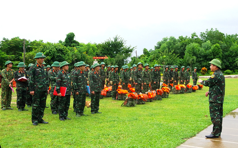 Đại tá Hoàng Xuân Đông, Phó Chỉ huy trưởng, Tham mưu trưởng Bộ CHQS tỉnh quán triệt nhiệm vụ.