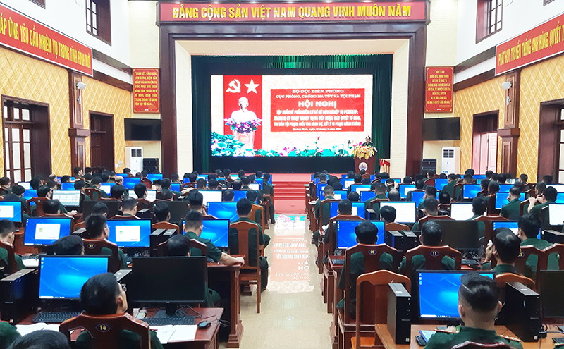 Các học viên học tập chuyên đề: phần mềm Quản lý Cơ sở dữ liệu nghiệp vụ ngành PCMT&TP.