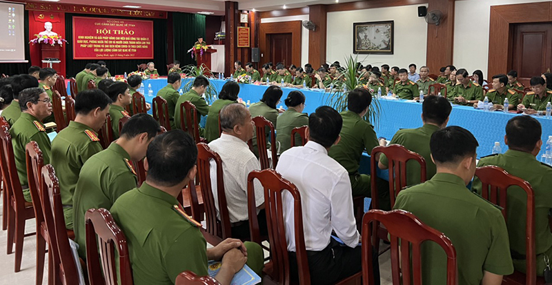 Toàn cảnh buổi hội thảo.