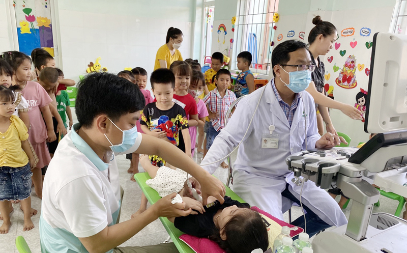 Qua khám sàng lọc đã kịp thời phát hiện 8 trẻ bị mắc bệnh tim bẩm sinh.