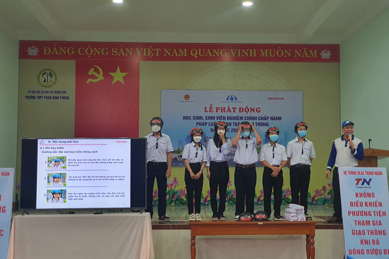 HS được cập nhật các kiến thức cơ bản về ATGT  