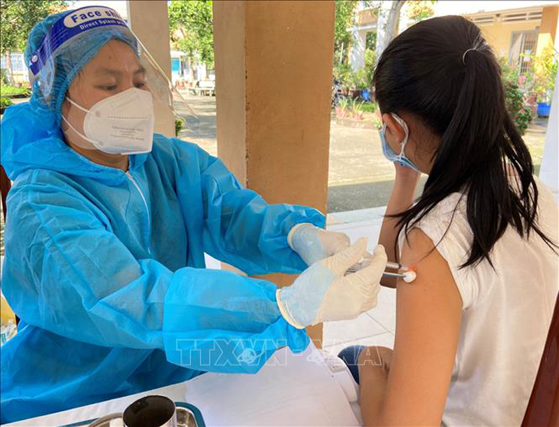 Tiêm vaccine COVID-19 cho trẻ em trên địa bàn tỉnh Long An. Ảnh tư liệu: Đức Hạnh/TTXVN