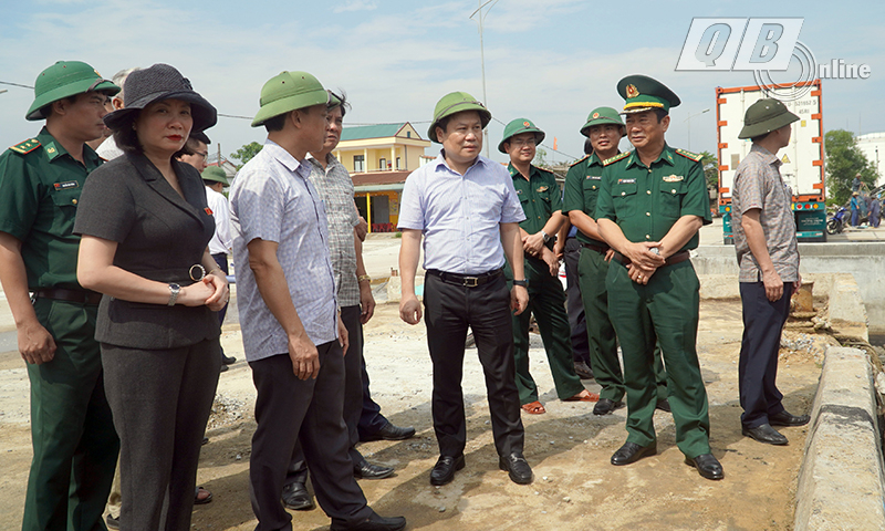 Đồng chí Bi thư Tỉnh ủy Vũ Đại Thắng yêu cầu lực lượng chức năng lưu ý công tác phòng chống cháy nổ tại các khu neo đậu