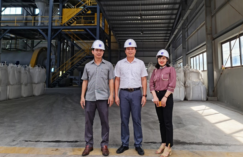 Lãnh đạo Công đoàn Khu Kinh tế tỉnh nắm tình hình, vận động Công ty cổ phần chế biến khoáng sản titan Hoàng Long thành lập tổ chức công đoàn.