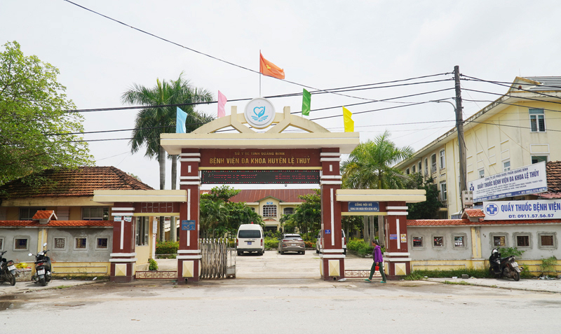 Trước khi bão Noru đổ bộ vào đất liền, Bệnh viện đa khoa Lệ Thủy đang điều trị cho 470 bệnh nhân.