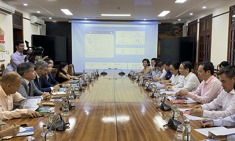 Quang cảnh buổi làm việc.