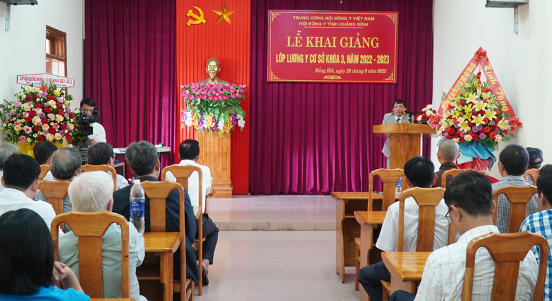 Quang cảnh lễ khai giảng khóa học lương y cơ sở.