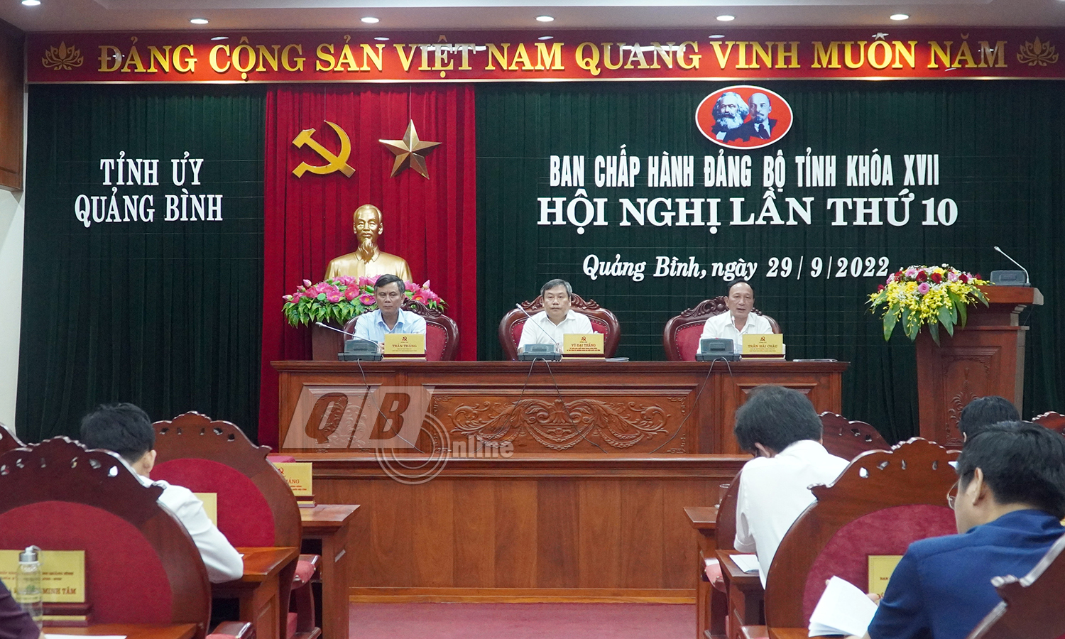 Các đồng chí trong Thường trực Tỉnh ủy điều hành hội nghị