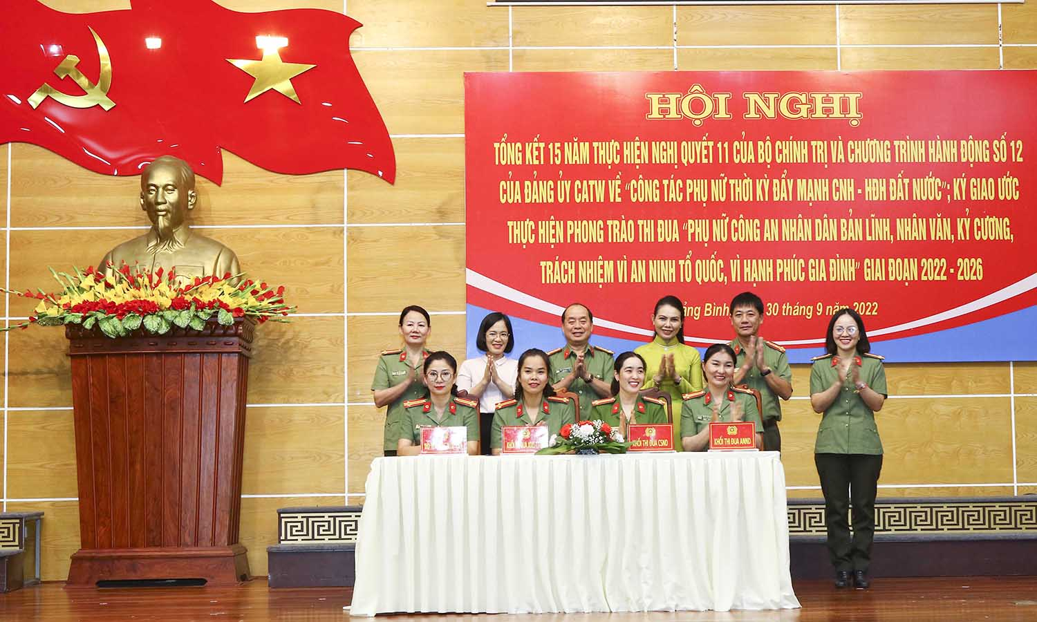 Ký kết giao ước phong trào thi đua trong phụ nữ Công an tỉnh giai đoạn 2022-2026.