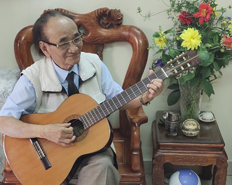  Dù tuổi cao, nhưng ông Lê Viết Đương vẫn nồng cháy tình yêu nghệ thuật.
