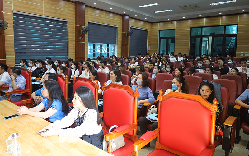 Tham gia khóa đào tạo có 170 học viên là nhân viên, giám đốc điều hành các cơ sở phục vụ du lịch trên địa bàn tỉnh.
