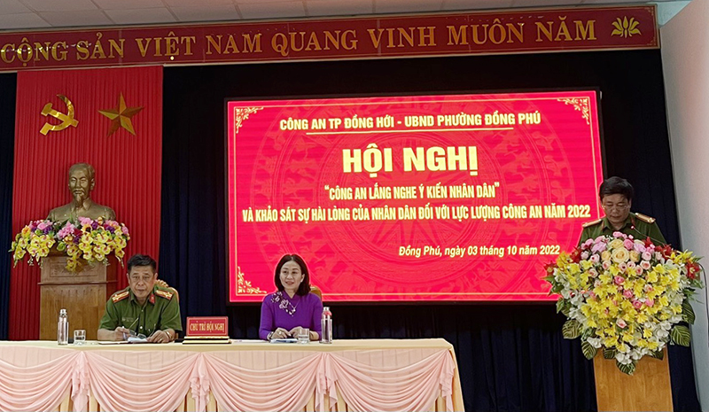 Đại diện lực lượng Công an tiếp thu đầy đủ và giải đáp một số ý kiến của bà con nhân dân.