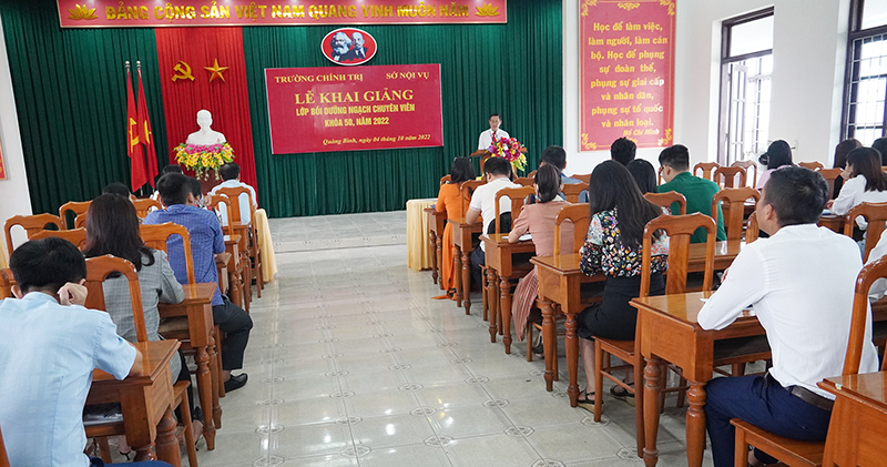 Toàn cảnh lễ khai giảng.