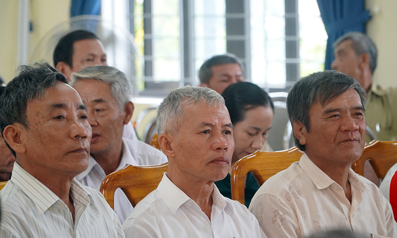 Cử tri dự hội nghị