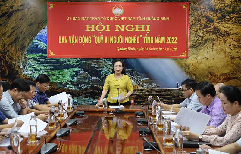 Đồng chí Chủ tịch Ủy ban MTTQVN tỉnh, Trưởng ban Vận động Quỹ “Vì người nghèo” tỉnh Phạm Thị Hân chủ trì hội nghị.