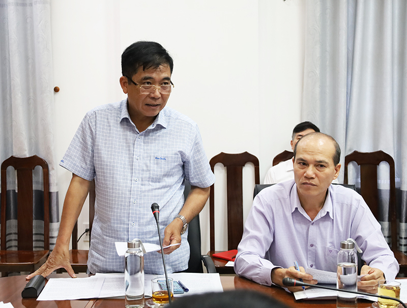 Đồng chí Phó Chủ tịch Thường trực UBND tỉnh Đoàn Ngọc Lâm thảo luận tại hội nghị.