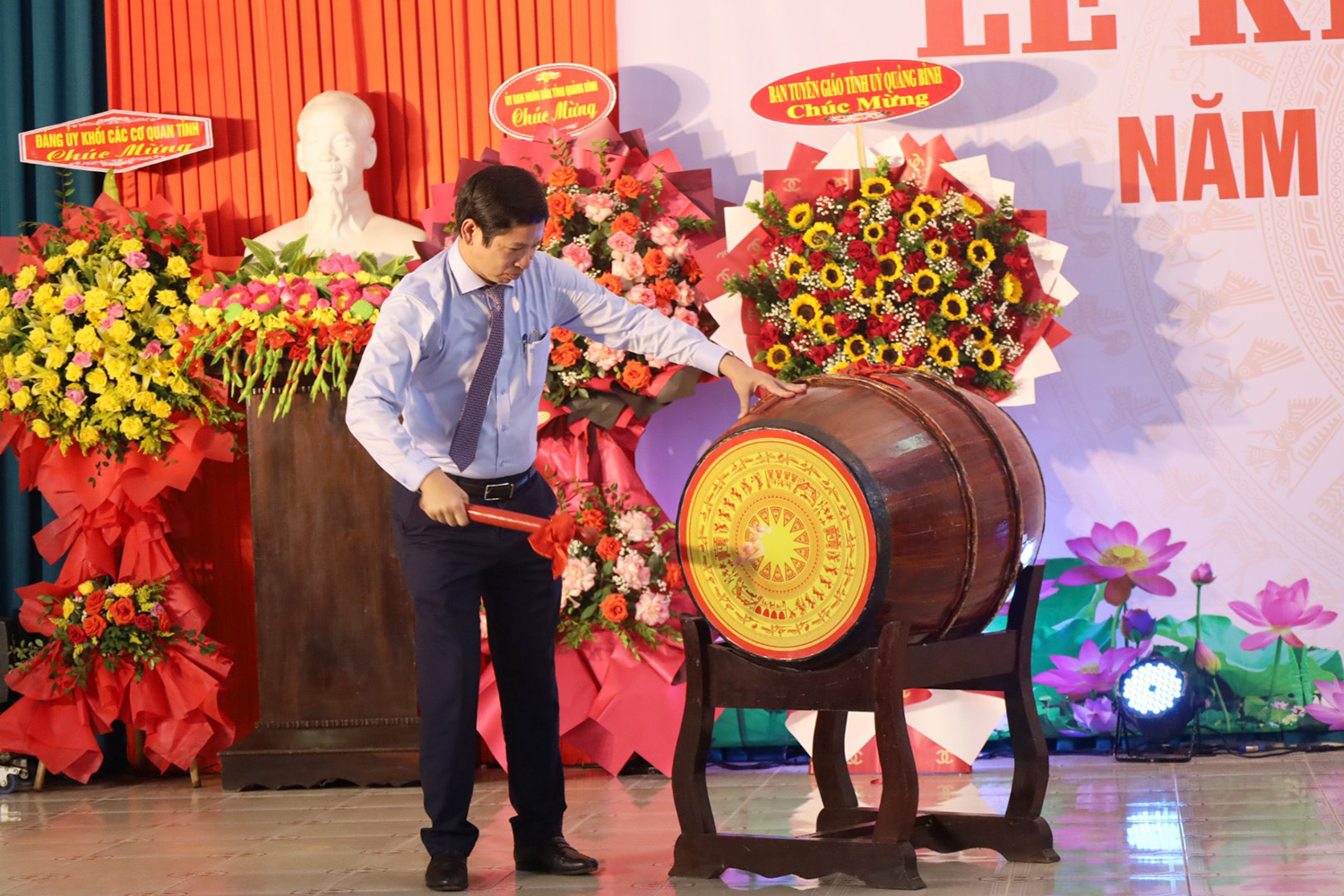 ... và đánh trống khai giảng năm học mới 2022-2023.