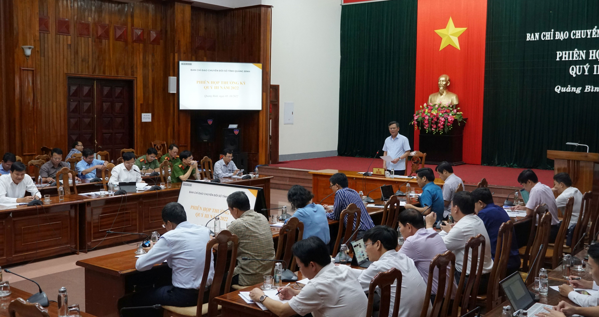 Toàn cảnh phiên họp.