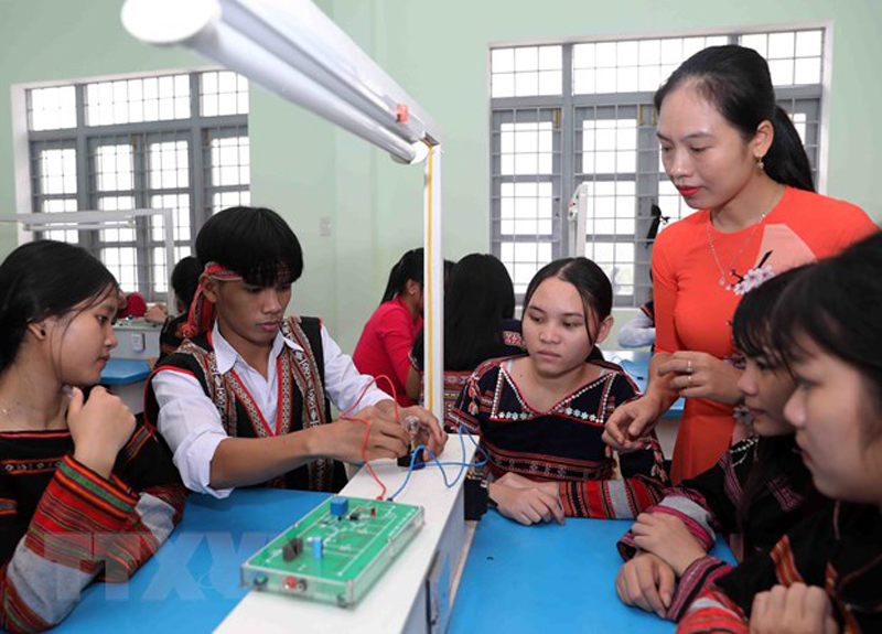 Các tỉnh miền núi thiếu nhiều giáo viên. Ảnh: TTXVN