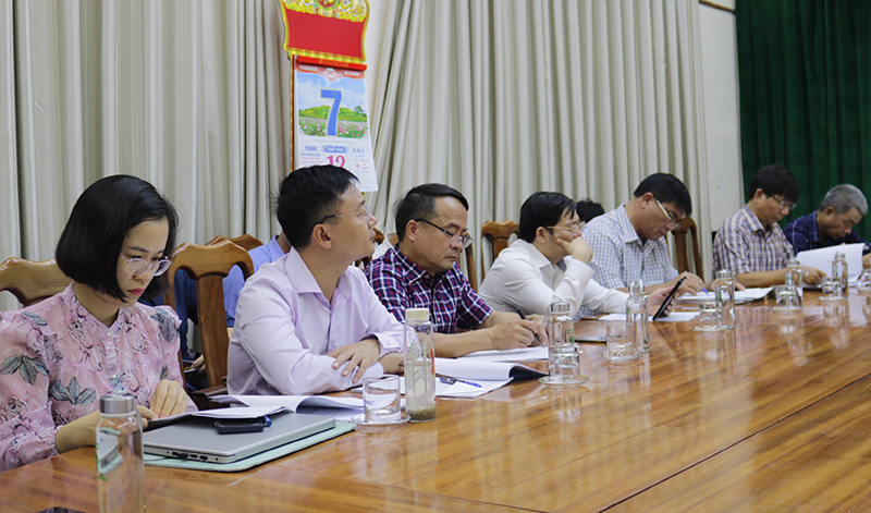 Các đại biểu tham dự cuộc họp.