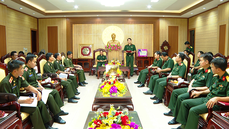 Toàn cảnh buổi làm việc.