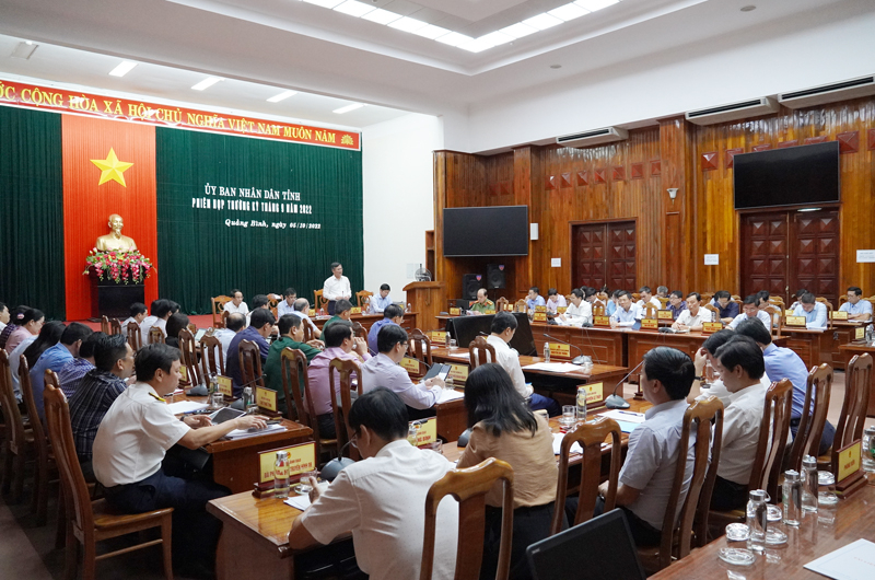 Quang cảnh phiên họp.